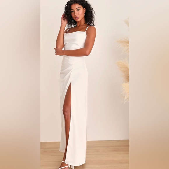 Stunning Lulu’s satin white dress size medium - Picture 11 of 11